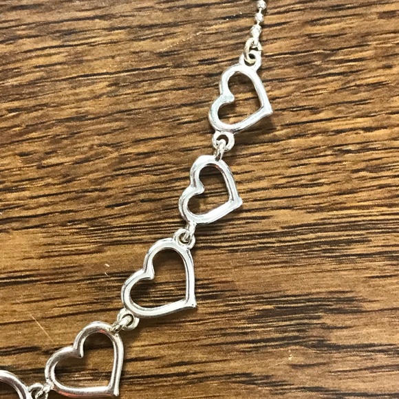NWOT Avon Silvertone Hearts Necklace - Picture 4 of 6